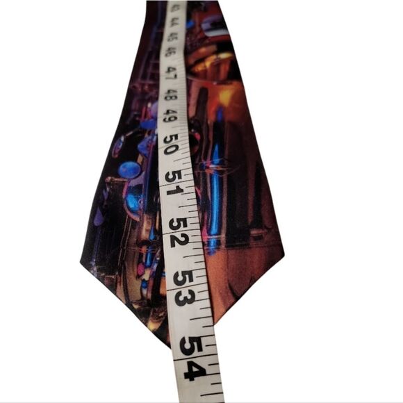 Saxophone Necktie by Ralph Marlin - Picture 4 of 5